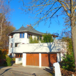Einzigartiges Einfamilienhaus in Hochwald mit Swimmingpool