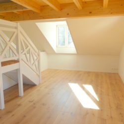 Einzigartige Dachwohnung in Riegelhaus