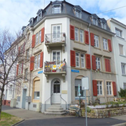 3-Zimmer Wohnung in charmanten Altbau