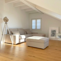 Moderne Dachwohnung mit Galerie zu vermieten