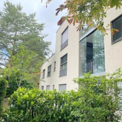 3.5 Zi.-Wohnung (134 m2) mit Schwimmhallenbad und inkl. Abstellplatz in der Tiefgarage